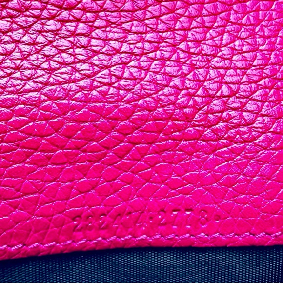 Gucci GG Logo Hot Pink Grain Leather Flap Long Wallet - Picture 9 of 16